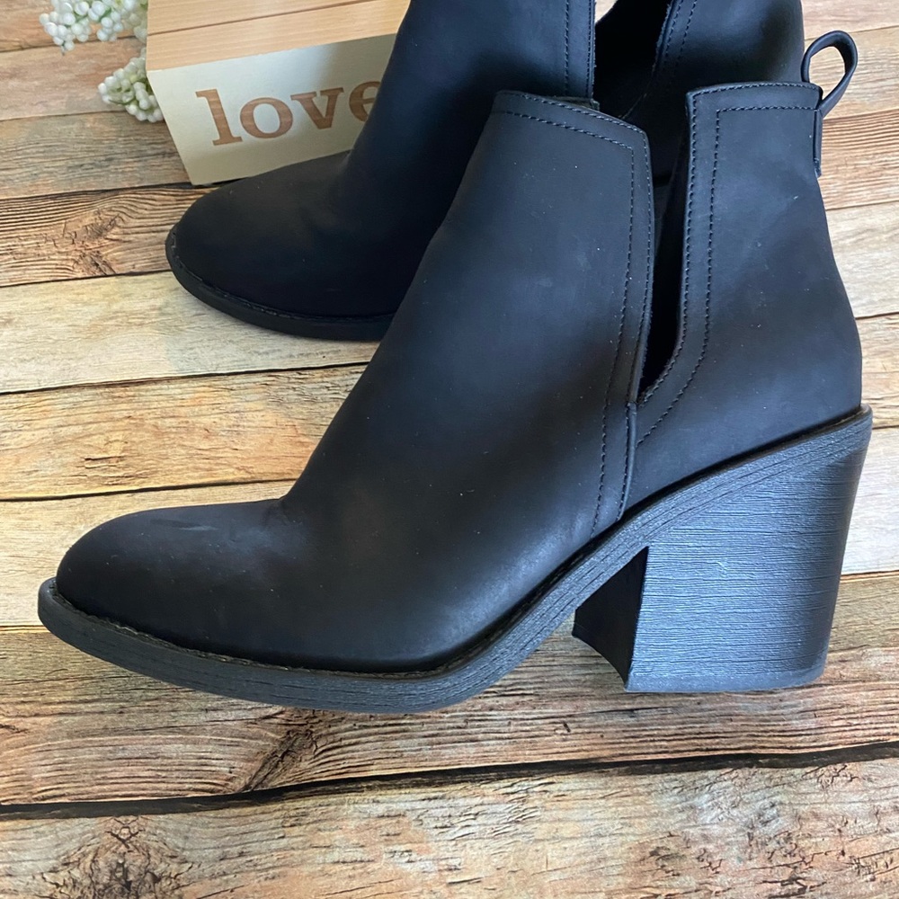 Rampage Black Ram-Obie Slit Side Booties Size 8.5